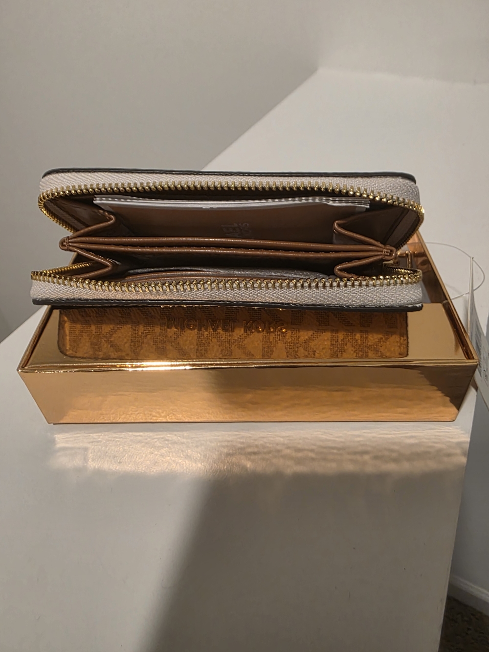 Michael Kors Beige/White Signature Zip Wallet with Gold Hardware - Picture 5 of 9